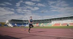 托尼：前锋不应在无意义的跑动上浪费精力，而是更专注于进球