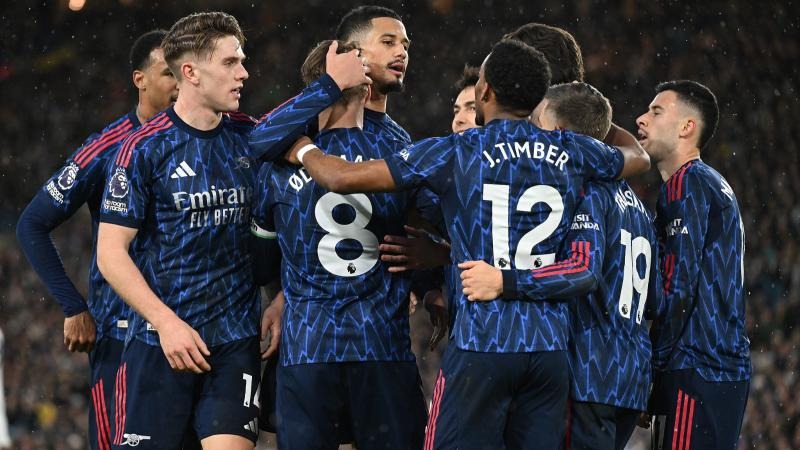 哈登近五战场均38+7+7，比肩詹姆斯成历史第二人